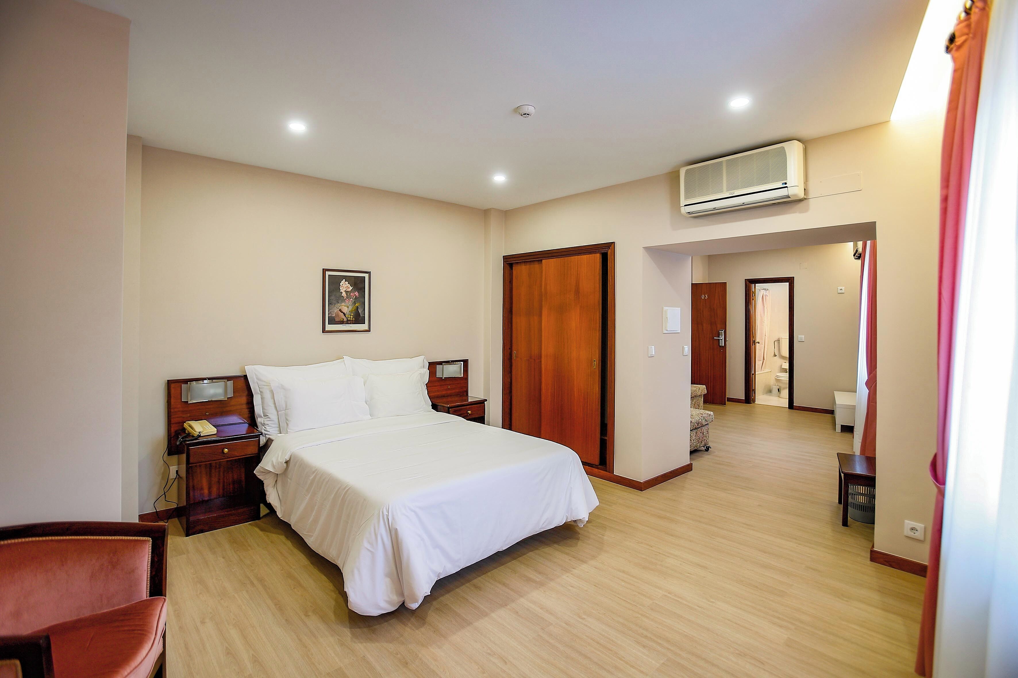 Minibar, in-room safe, laptop workspace, free WiFi