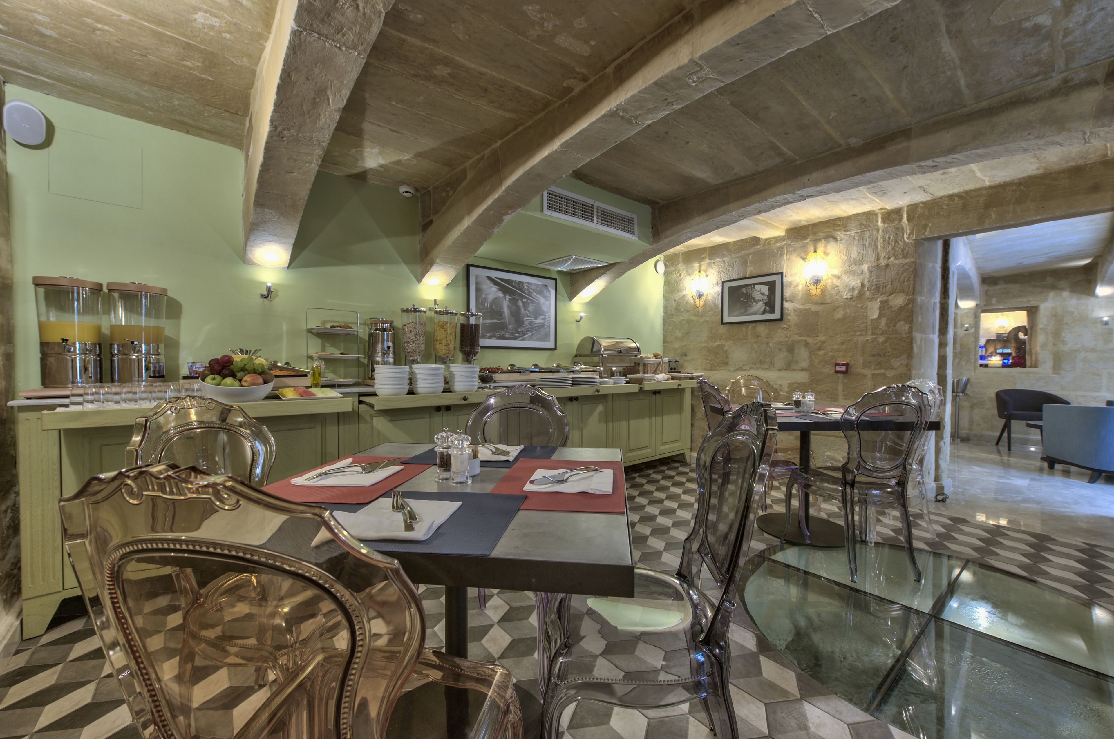 free daily continental breakfast