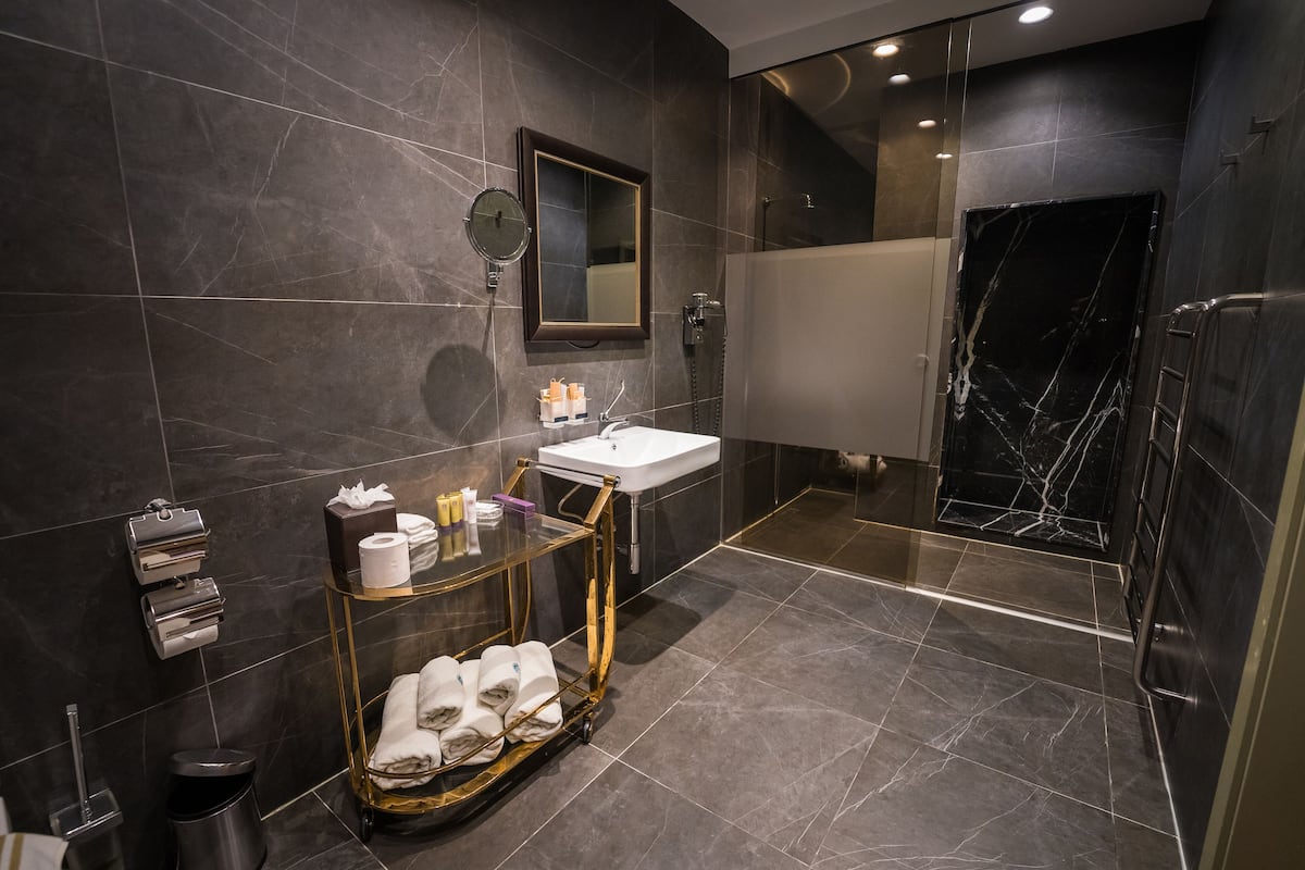 superior double or twin room | bathroom | free toiletries, hair dryer, bathrobes, slippers