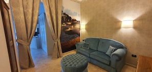 Junior Suite | 1 bedroom, minibar, in-room safe, desk