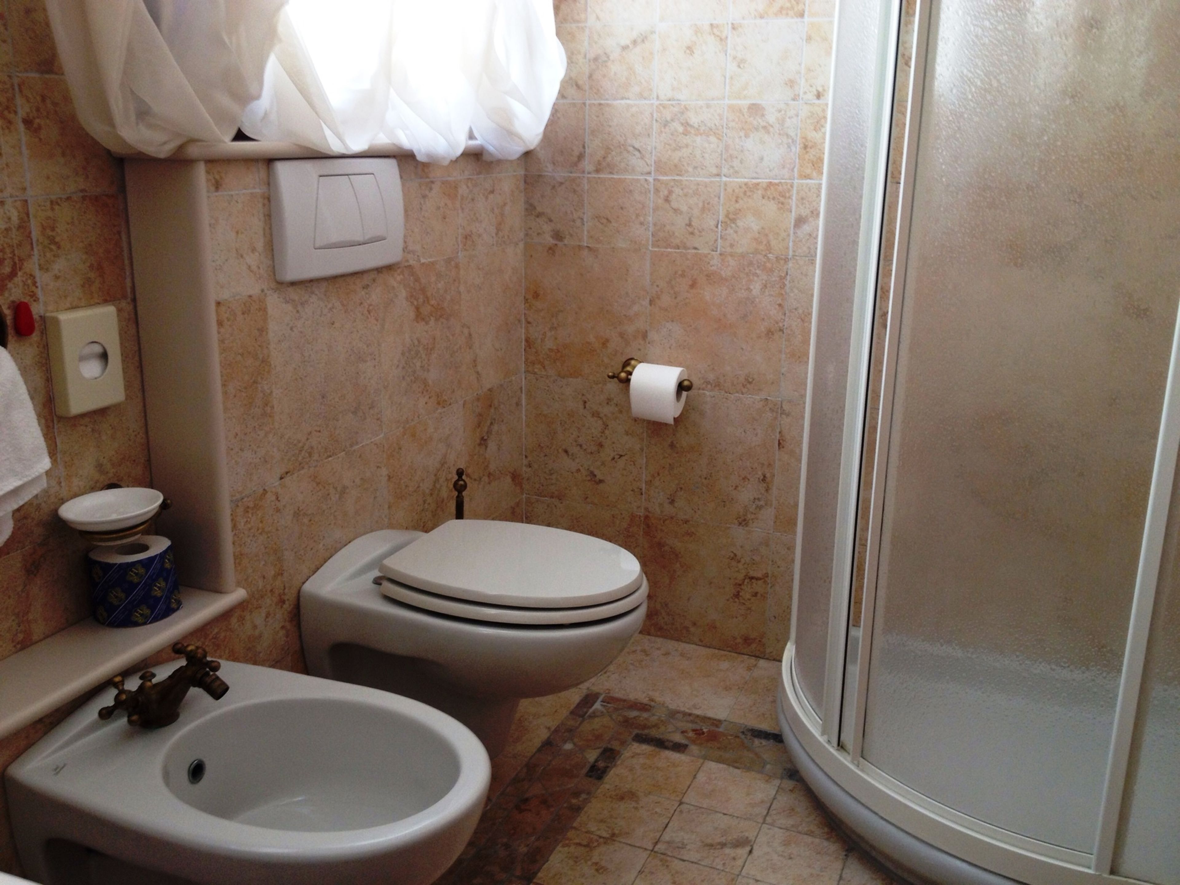 shower, free toiletries, bidet, towels