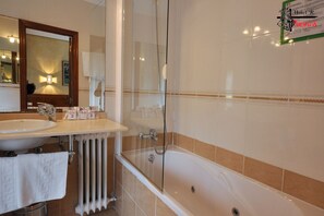 Jetted tub, free toiletries, hair dryer, bidet - Hotel Aragon (Salamanca)
