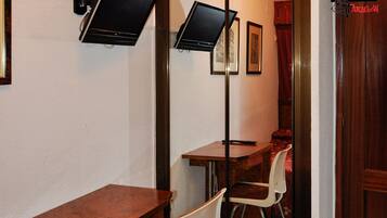 Habitación básica | Escritorio, wifi gratis y ropa de cama