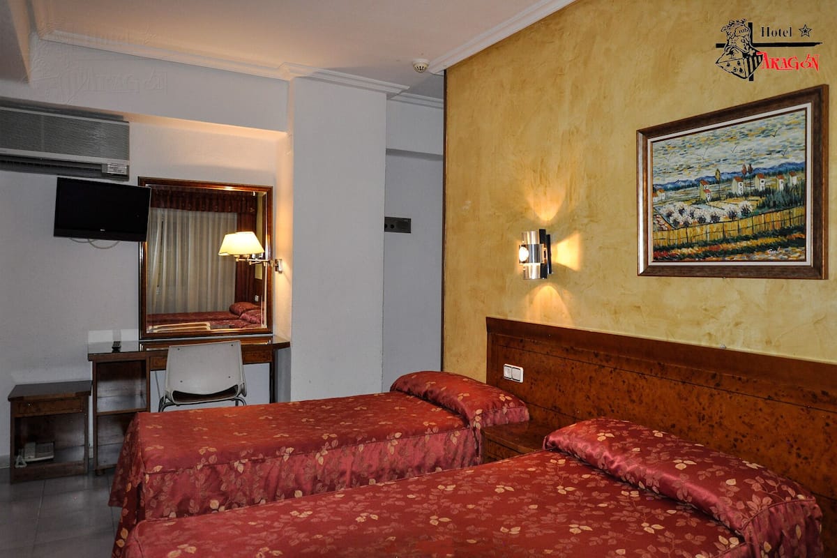 Chambre Triple | Bureau, Wi-Fi gratuit, draps fournis
