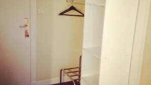 高档床上用品、办公桌、隔音、熨斗/熨衣板