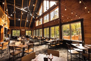 5 restaurants, breakfast served