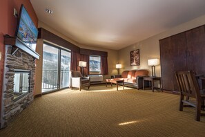 Flat-screen TV - Camelback Lodge & Indoor Waterpark (Tannersville)