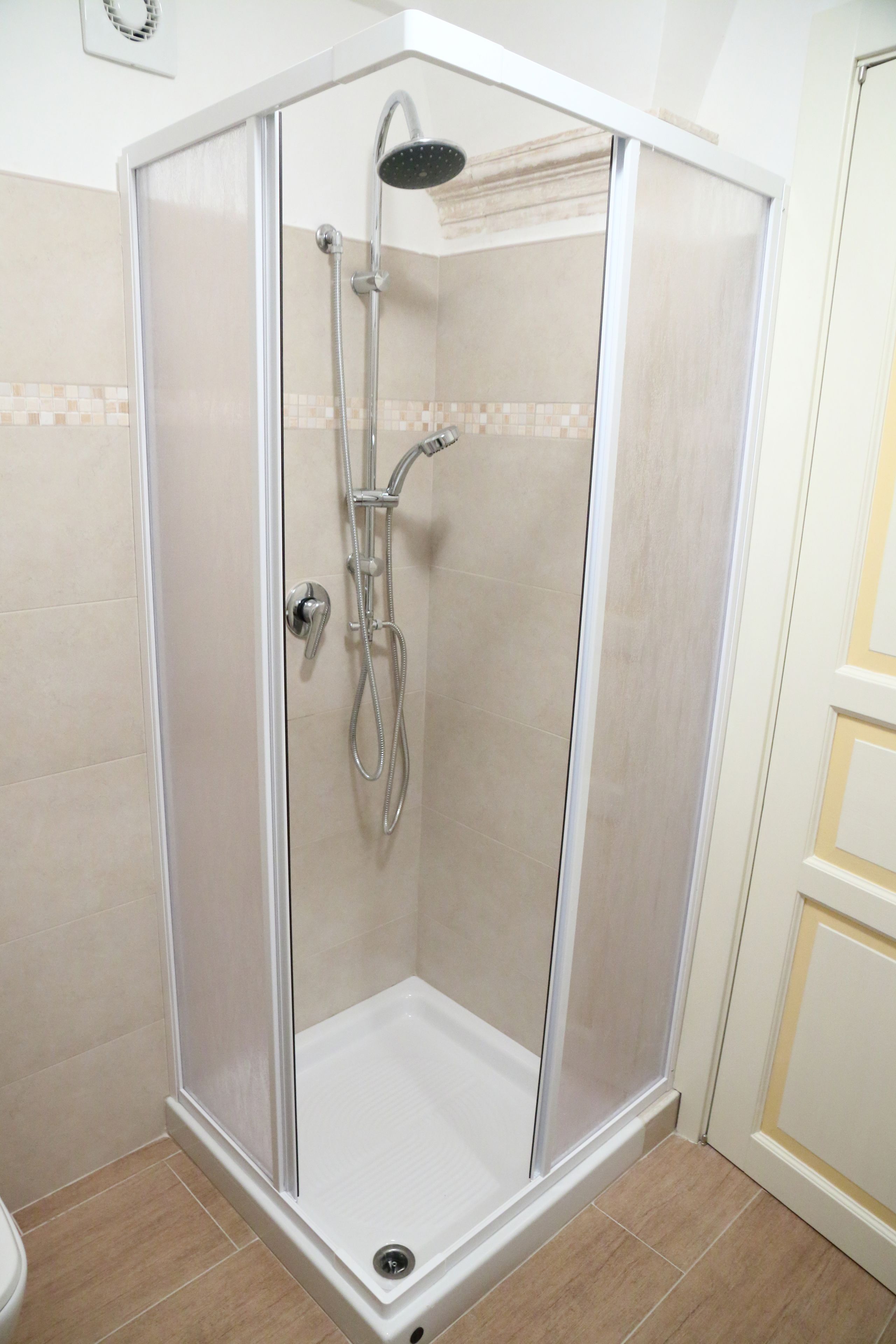 Badkamer met douche