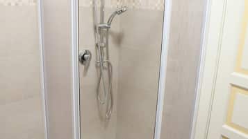 Badkamer met douche