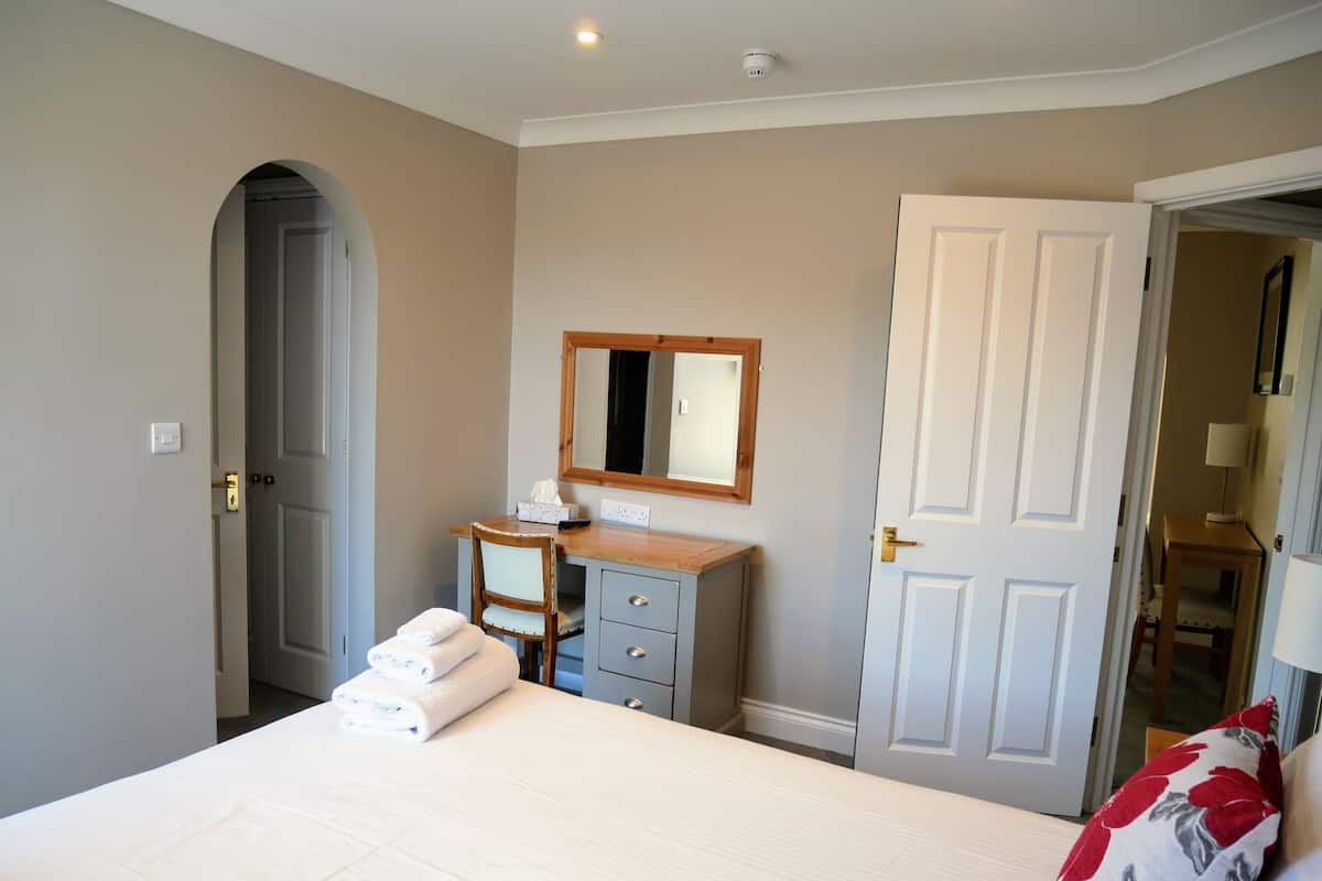 Premium bedding, soundproofing, iron/ironing board, free WiFi