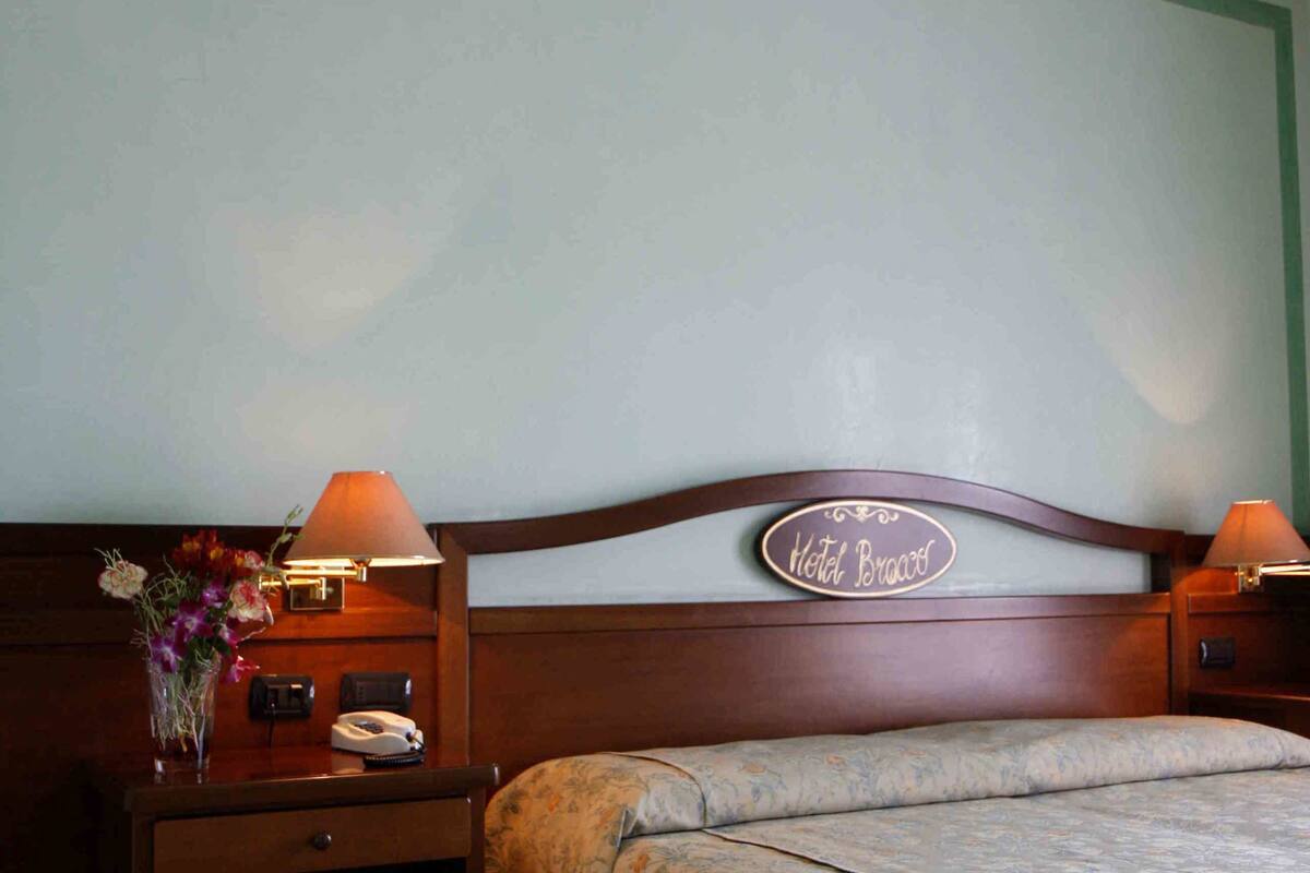 1 bedroom, premium bedding, minibar, in-room safe