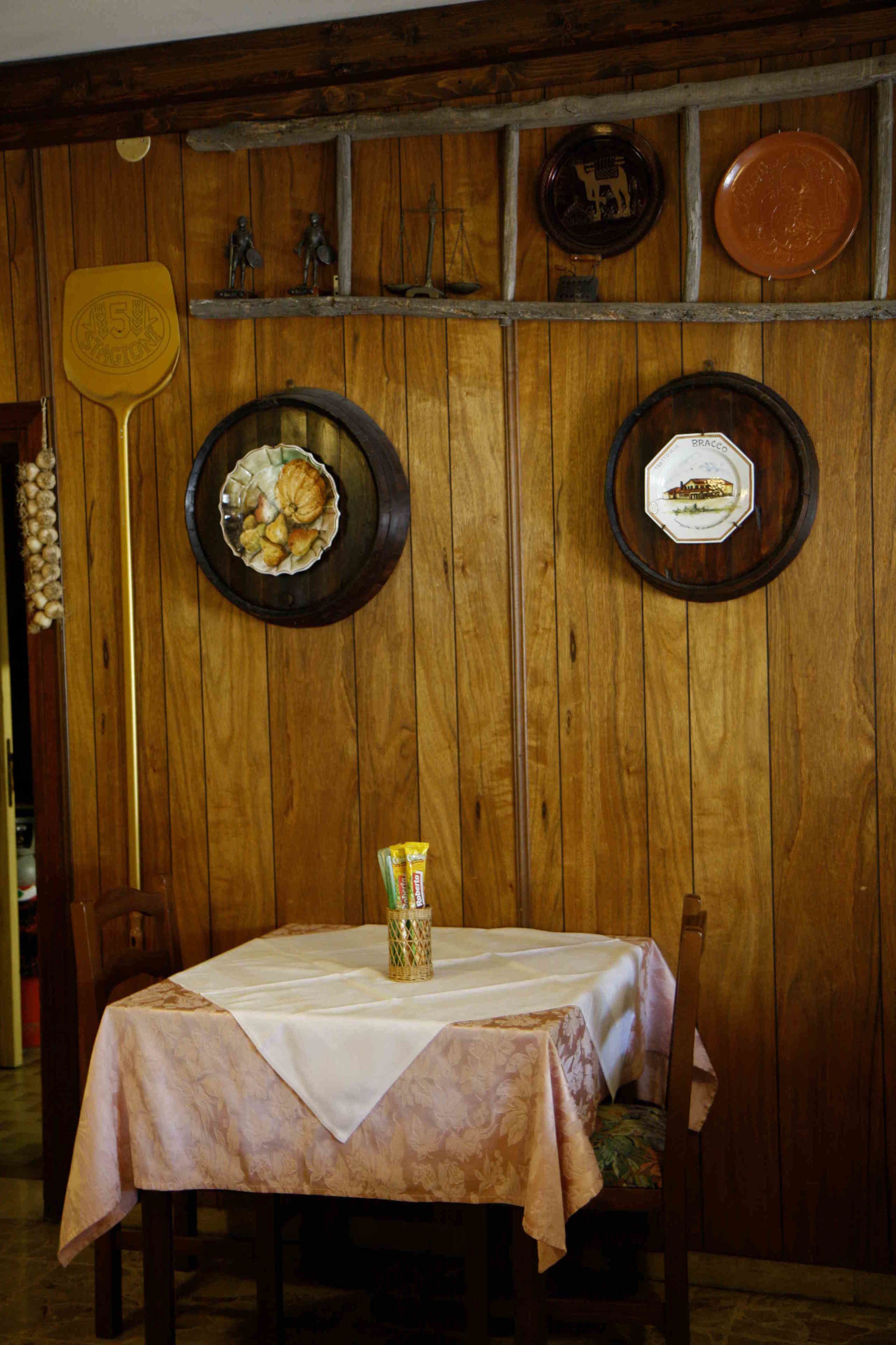 lunch and dinner served, italian cuisine