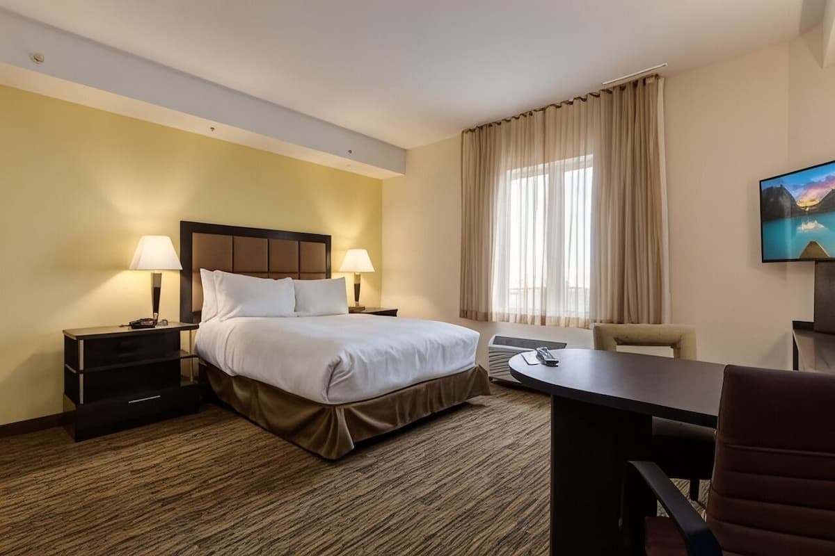 Pillowtop beds, desk, laptop workspace, blackout drapes