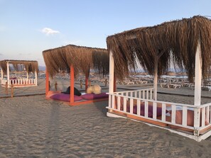Privatstrand in der Nähe, weißer Sandstrand