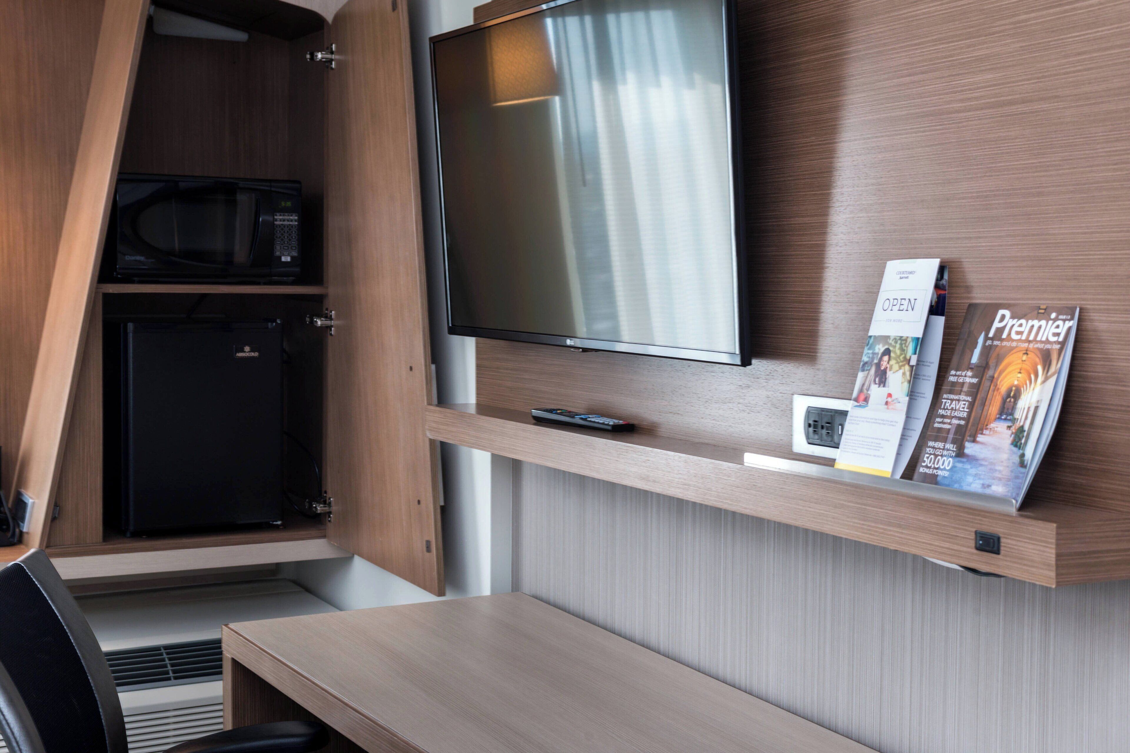 1 bedroom, in-room safe, desk, iron/ironing board