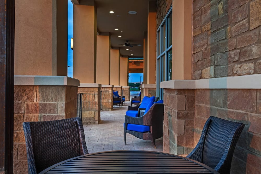 Clarion Hotel The Colony - Plano West