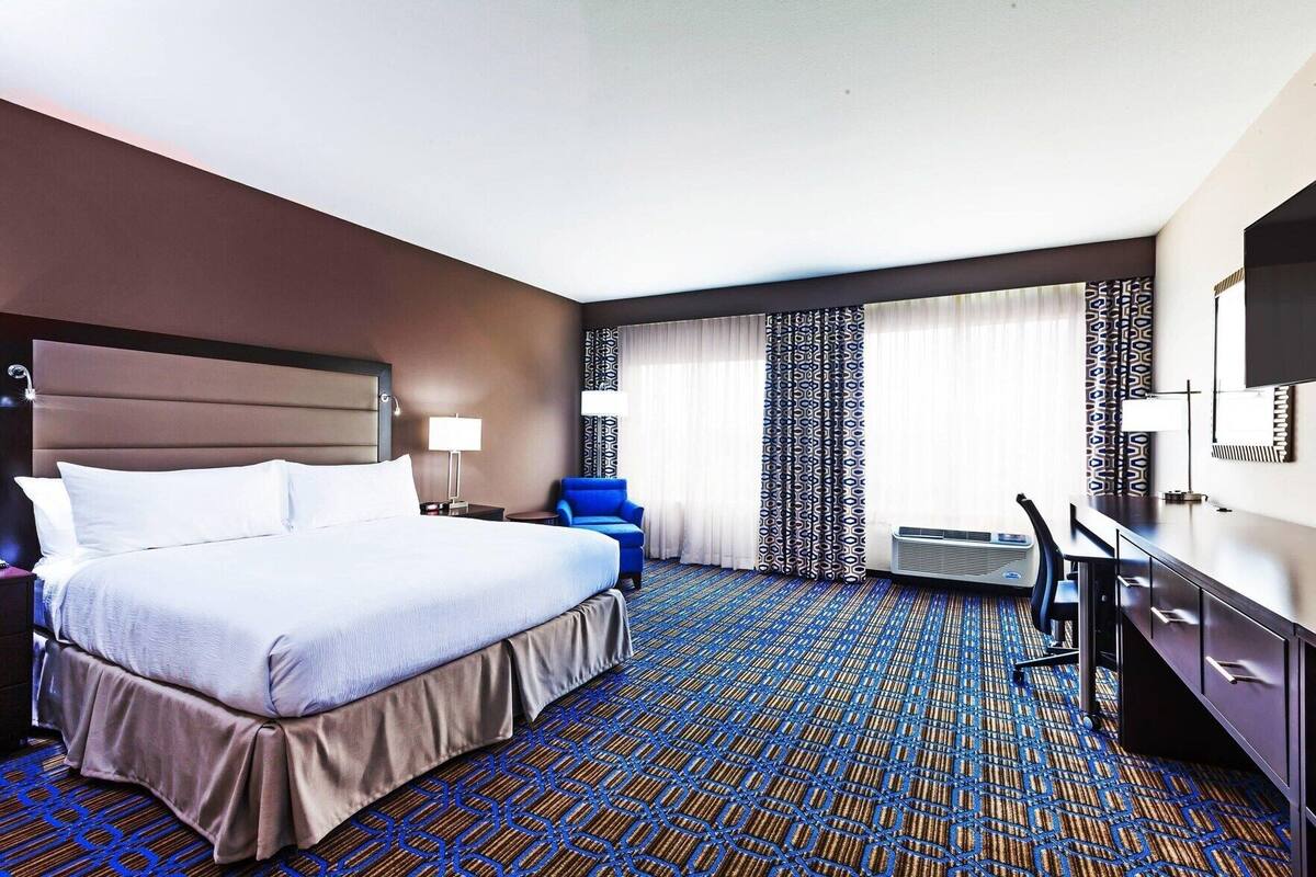 In-room safe, desk, laptop workspace, blackout drapes