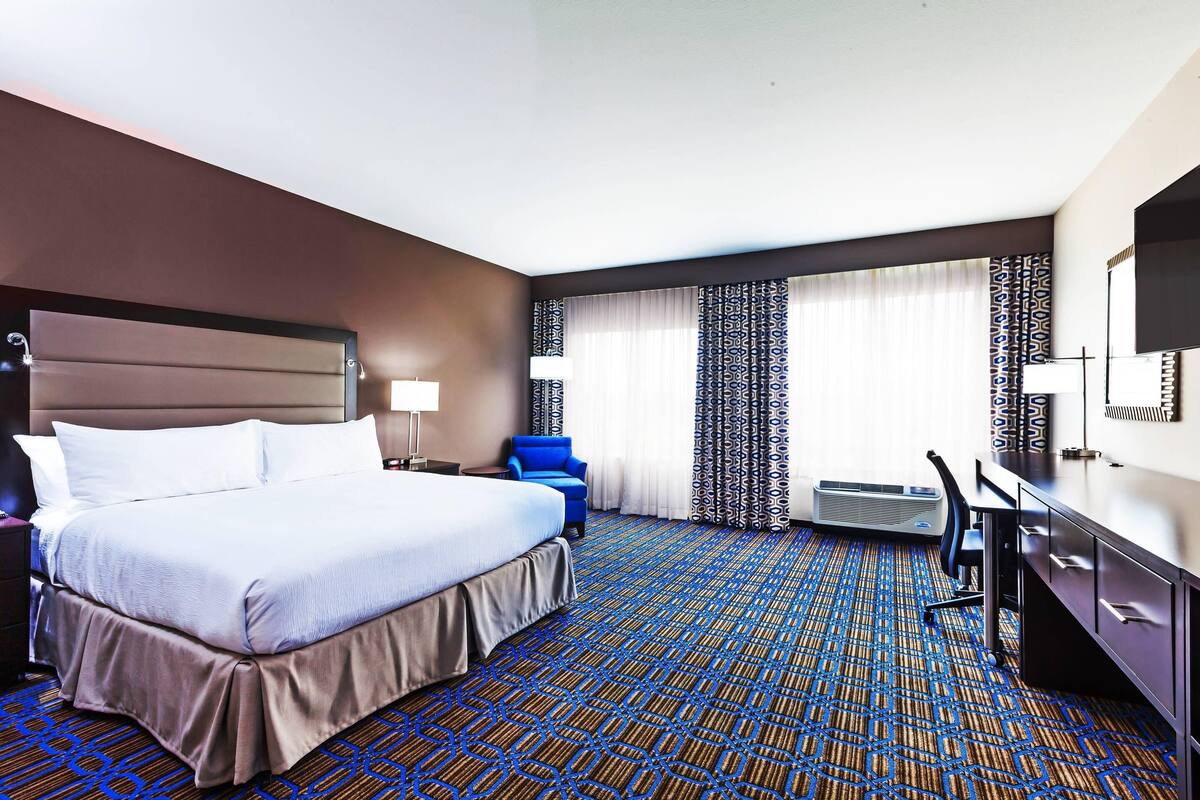In-room safe, desk, laptop workspace, blackout drapes