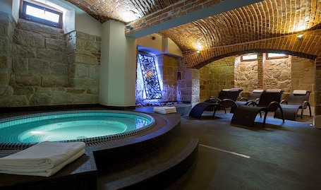 Pool. Pałac Polanka