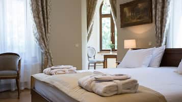 Prestige Double Room | In-room safe, desk, iron/ironing board, free WiFi
