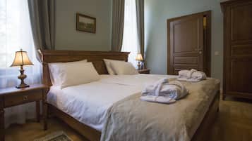 Doppia Standard | Cassaforte in camera, una scrivania, ferro/asse da stiro, Wi-Fi gratuito