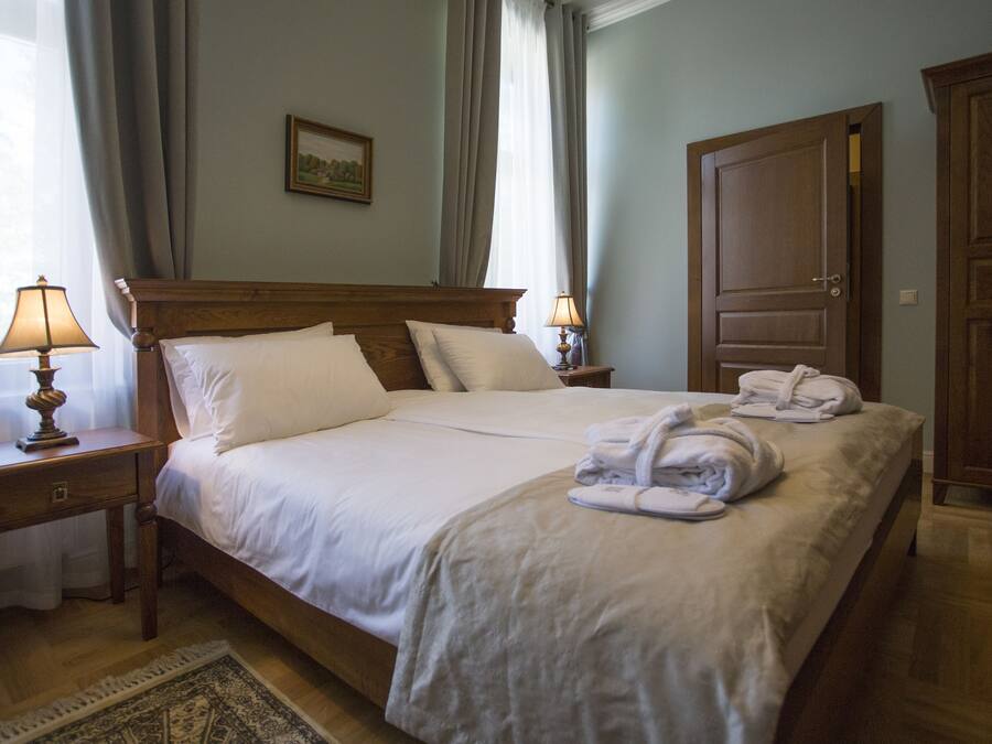 Standard Double Room | In-room safe, desk, iron/ironing board, free WiFi