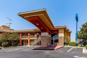 Pintu masuk hartanah