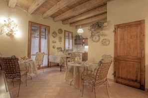 Free daily buffet breakfast - La Fornasaccia (Cesena)