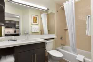 Combined shower/tub, hair dryer, towels - Candlewood Suites Vestal - Binghamton by IHG (Vestal)