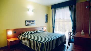 Minibar, Schreibtisch, laptopgeeigneter Arbeitsplatz