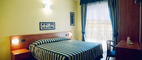 Minibar, desk, laptop workspace, blackout curtains