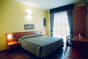 Minibar, Schreibtisch, laptopgeeigneter Arbeitsplatz