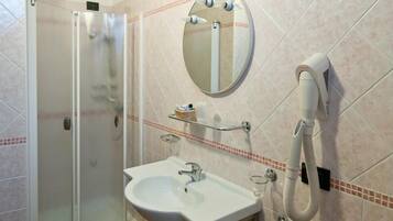 Dusche, Regendusche, kostenlose Toilettenartikel, Haartrockner