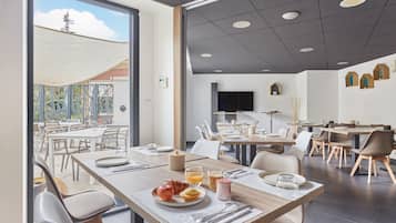 Dagelijks ontbijtbuffet (EUR 18 per persoon)