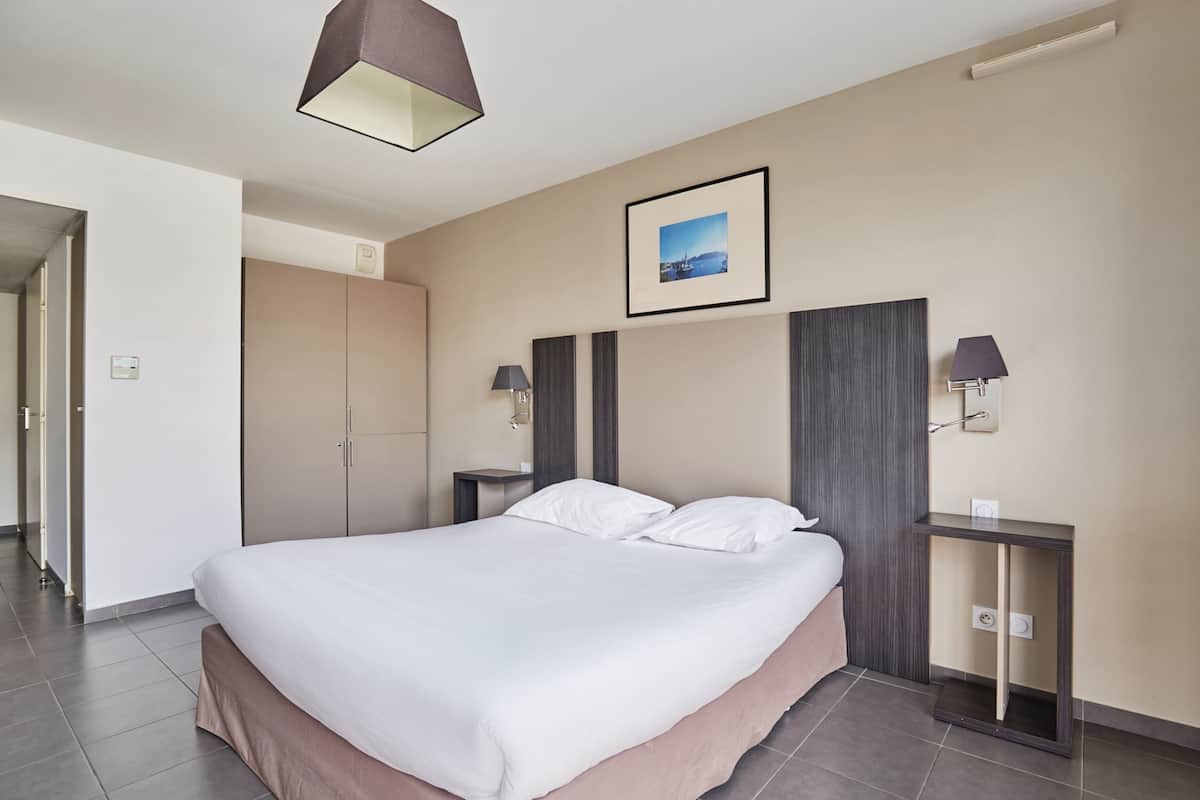 Superior Studio (2 People) | In-room safe, soundproofing, free cribs/infant beds, free WiFi