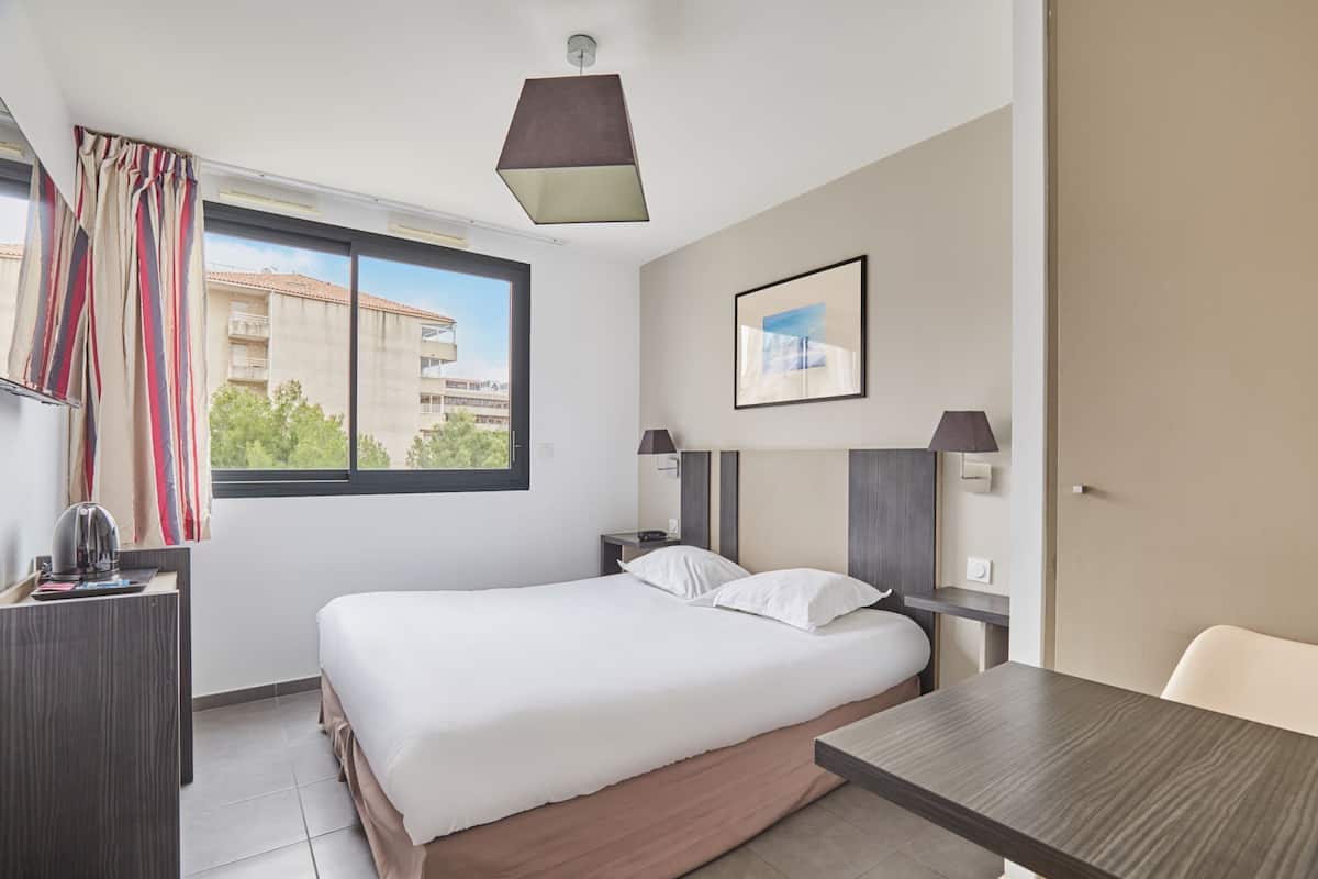 Standard Studio (2 People) | In-room safe, soundproofing, free cribs/infant beds, free WiFi