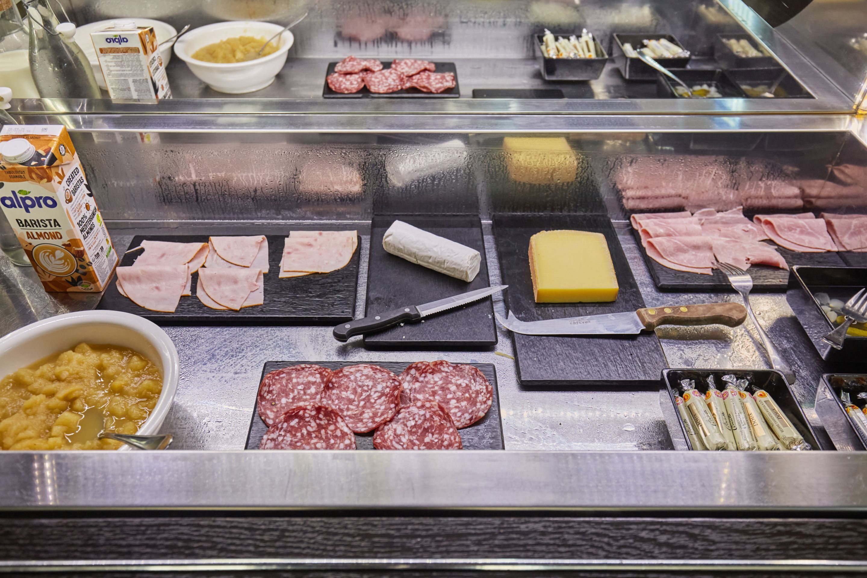 朝食ビュッフェ