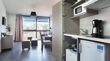 Refrigerador, microondas, parrilla de estufa y lavavajillas