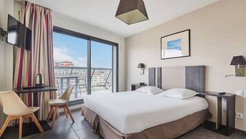 Estudio superior, balcón (2 People) | Caja de seguridad en la habitación, insonorización y cunas gratuitas