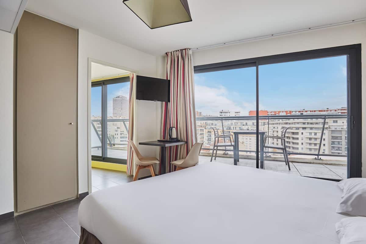 Superior Studio, Balcony (2 People) | In-room safe, soundproofing, free cribs/infant beds, free WiFi