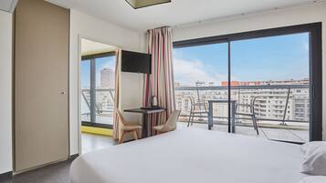 Estudio superior, balcón (2 People) | Caja de seguridad en la habitación, insonorización y cunas gratuitas