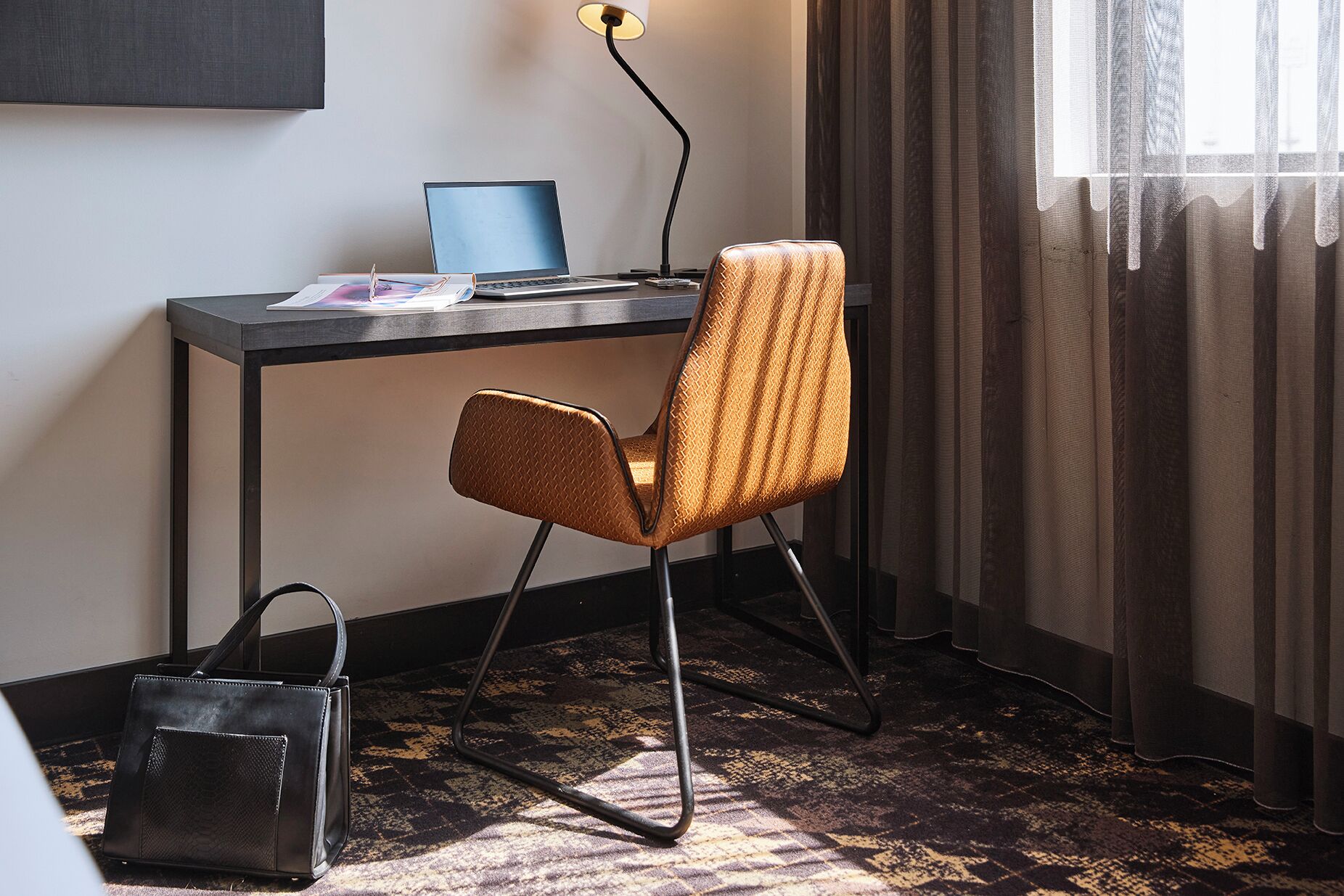 in-room business centre