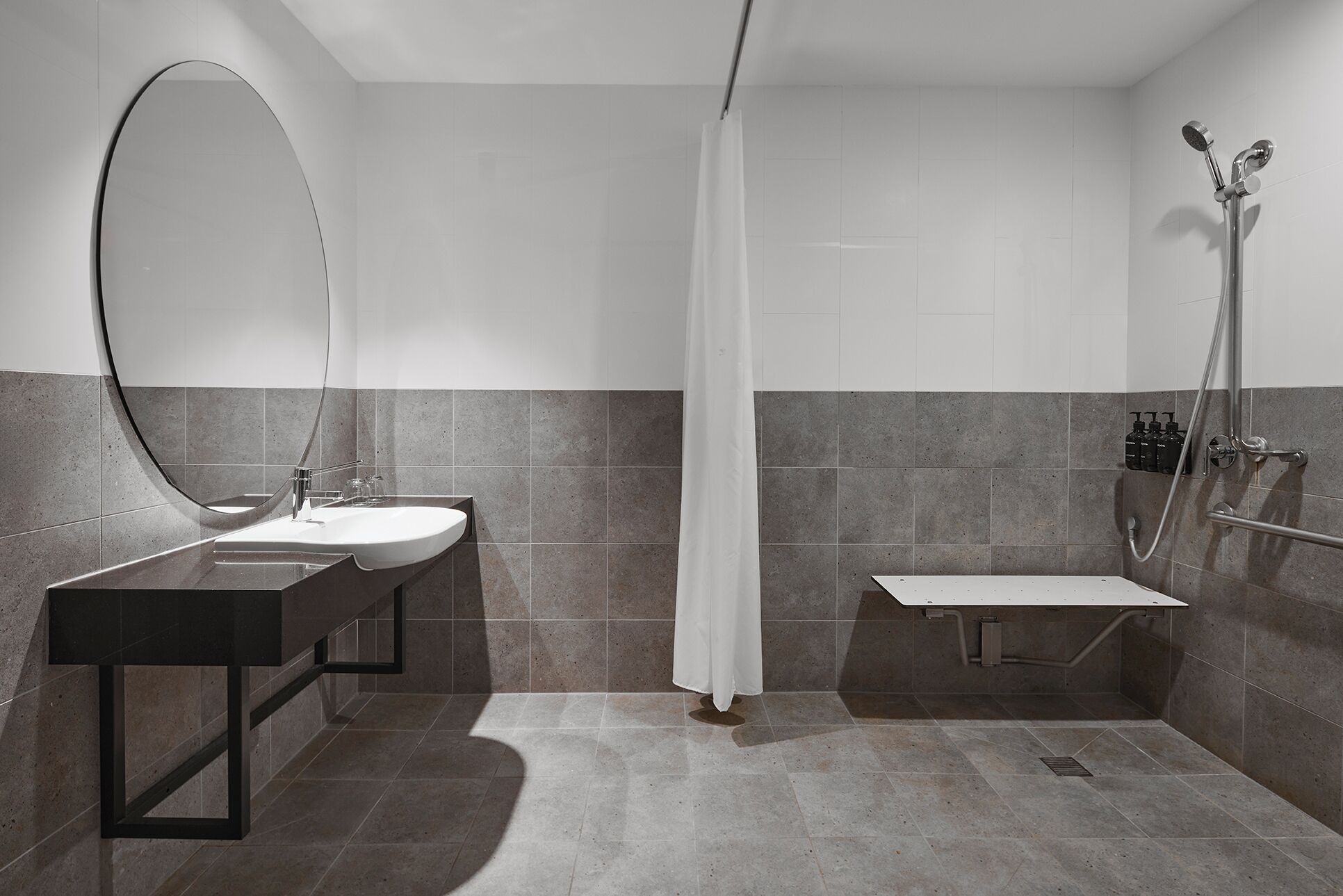 standard double room, accessible | bathroom | free toiletries, hair dryer, towels