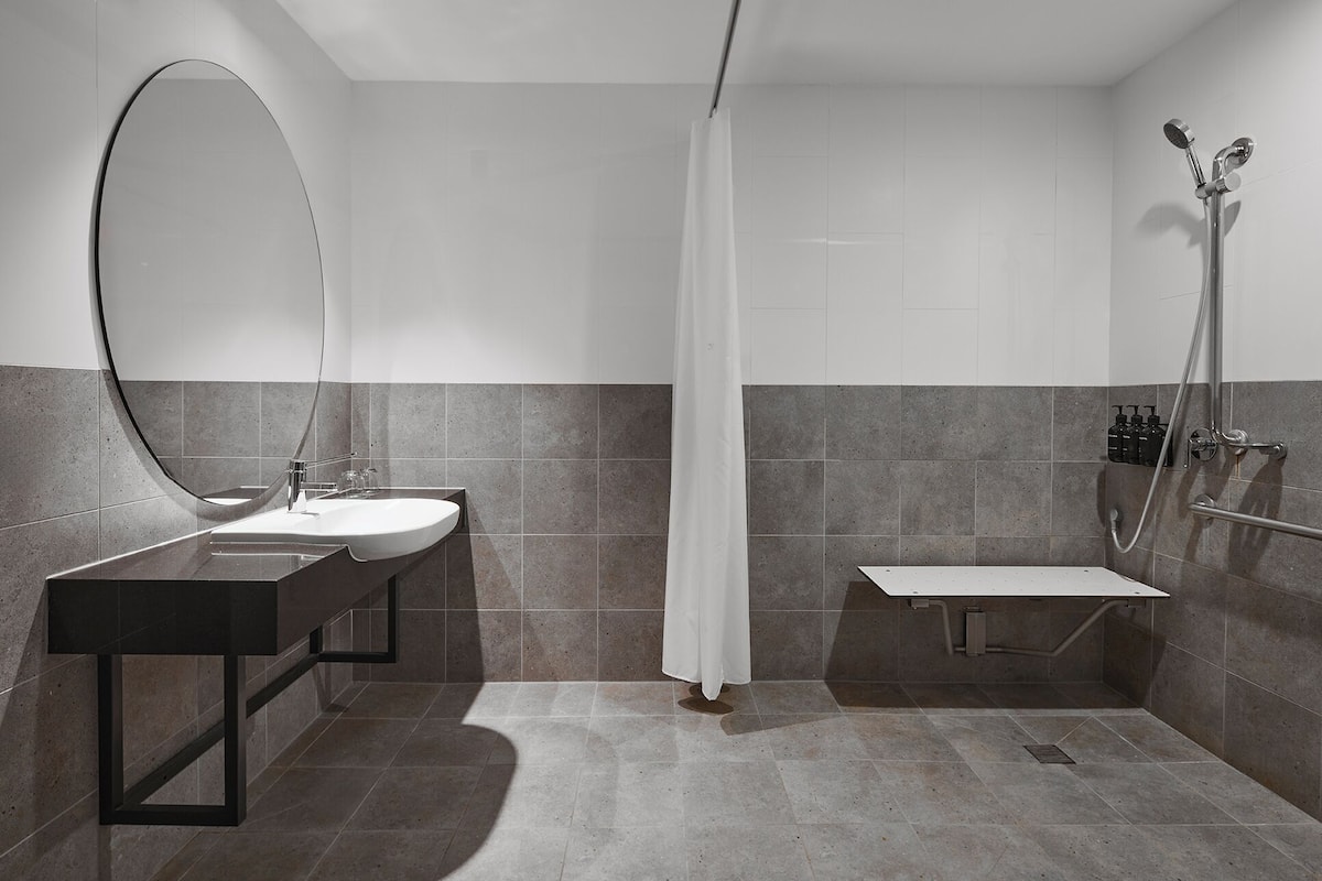 standard double room, accessible | bathroom | free toiletries, hair dryer, towels