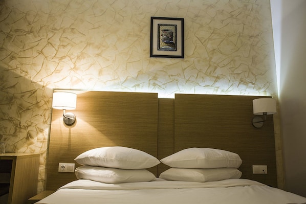 Chambre simple Standard | Minibar, coffre-fort, bureau, accès au Wi-Fi (inclus)