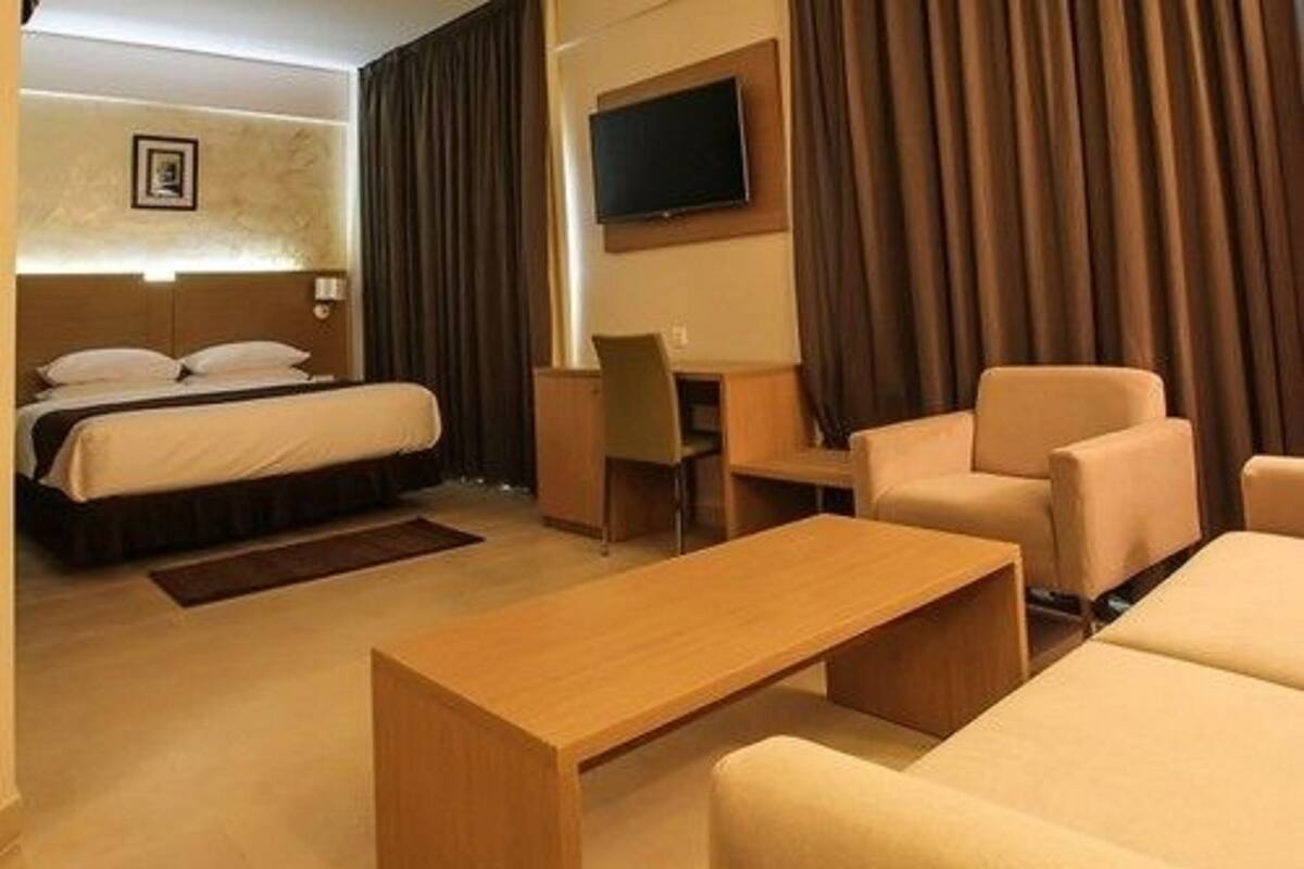 Suite junior | Minibar, caja fuerte, escritorio y wifi gratis