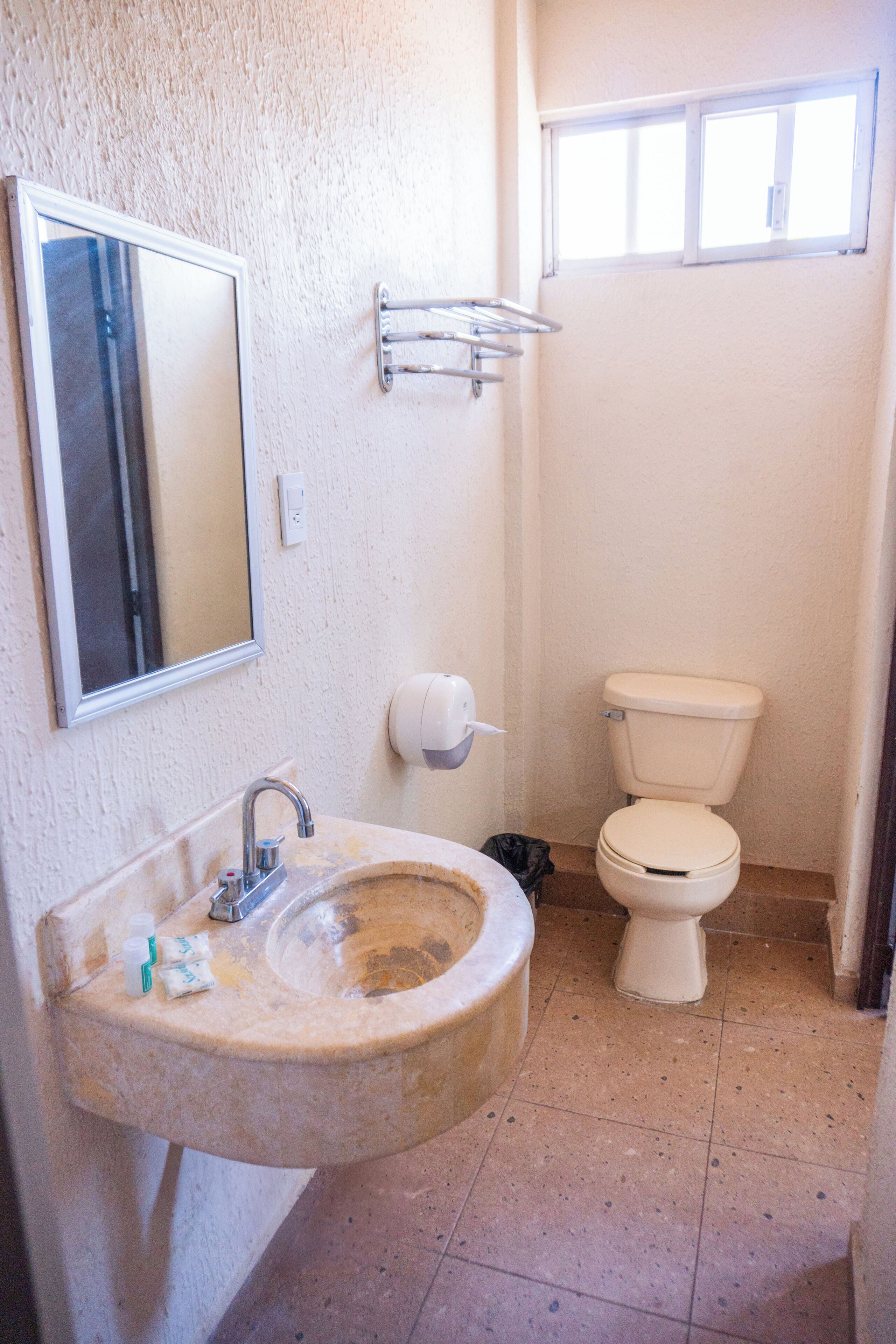 1 bedroom, desk, soundproofing, free wifi