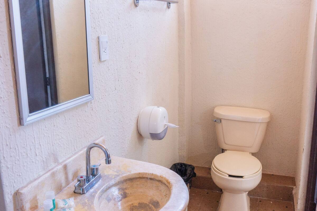 1 bedroom, desk, soundproofing, free wifi