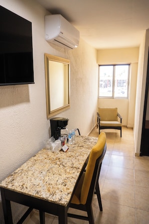 Standard Room, 1 King Bed