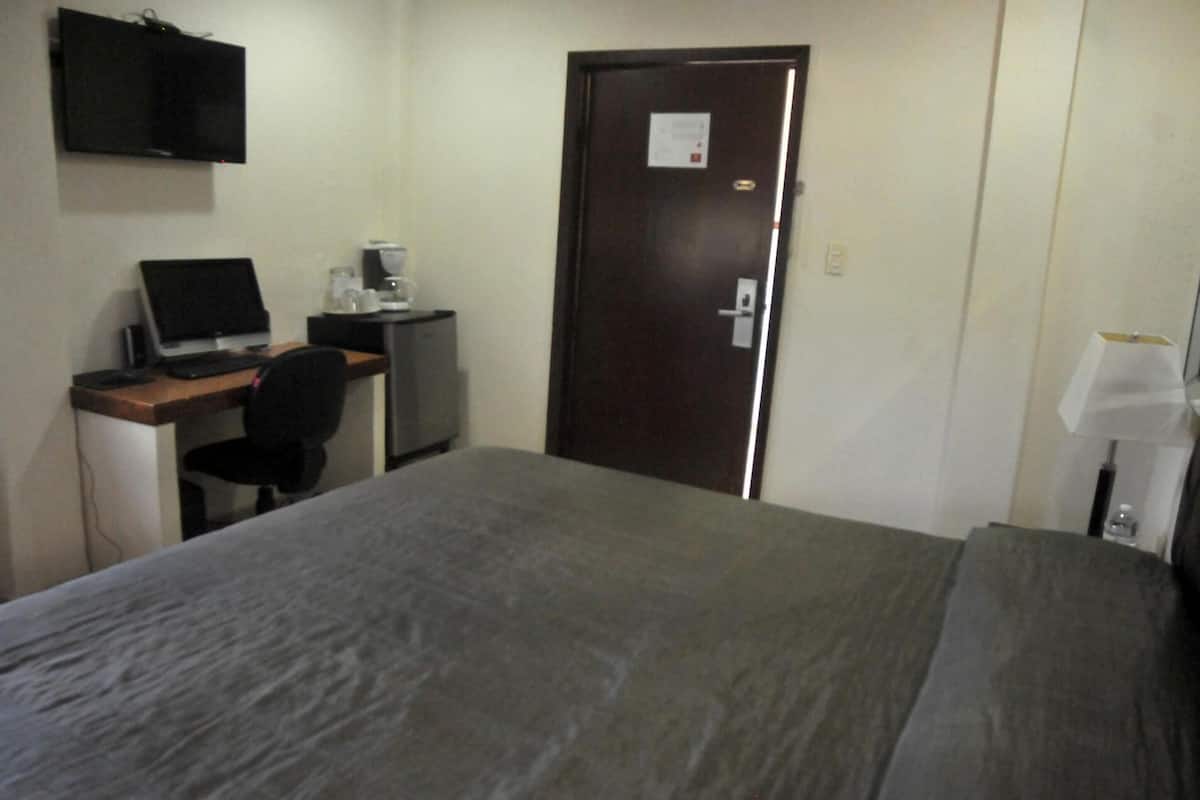 Cubrecamas, cortinas blackout, sistema de insonorización y wifi gratis